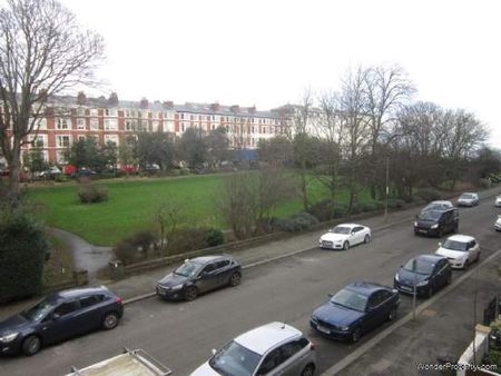 2 bedroom property to rent in Scarborough - Photo 2