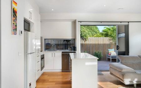 A modern haven in the heart of Frankston - Photo 5