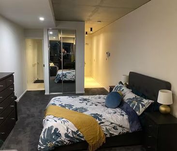 Fully Furnished Studio Apartment with Park Views in Melbourne CBD - Photo 2