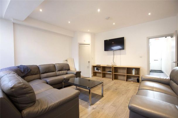 8 bedroom house to rent - Photo 1