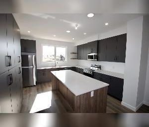 3 Bed 2.5 Bath Ottewell Home For Rent Edmonton - Photo 1