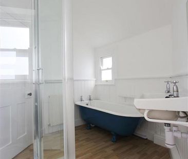 3 bedroom flat to rent - Photo 5
