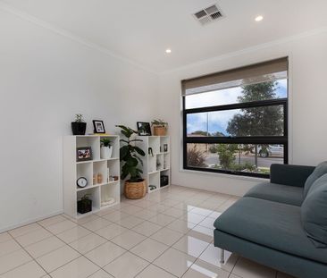 Beautiful 3 Bedroom Home - Photo 2