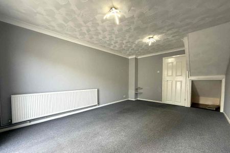 2 bedroom end of terrace house to rent - Photo 3