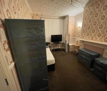 Room in a Shared House, Ivor Road, B11 - Photo 4