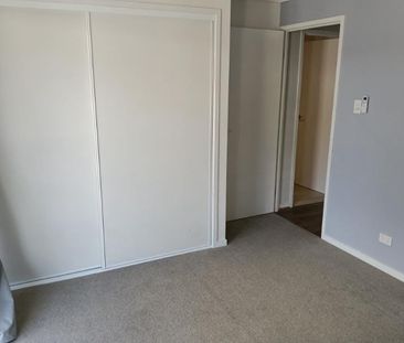 2 Bedrooms Available in Shared Townhouse - Photo 3