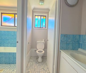 SPACIOUS HOME - BOTTOM HALF HOUSE - Photo 6