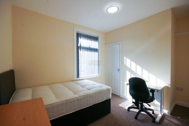 4 bedroom terraced house to rent - Photo 1