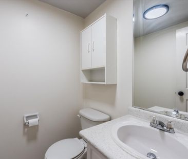 For Lease - 17 Castle Park Boulevard, Vaughan, Ontario - Photo 4