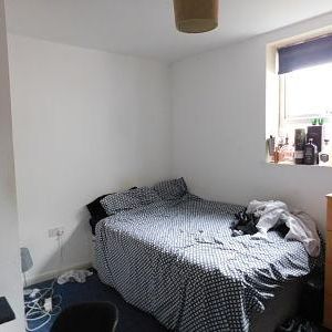 6 bedroom flat to rent - Photo 1