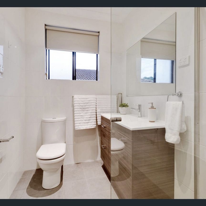 Perfectly Positioned, Secure and Spacious. - Photo 1