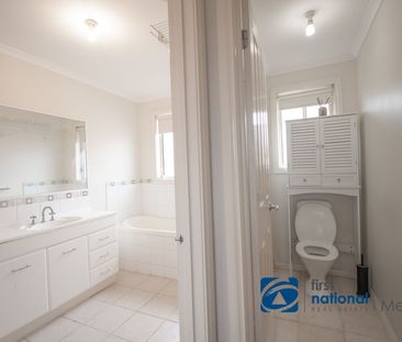 Spacious 4-Bedroom Townhouse in Central Melton! - Photo 6