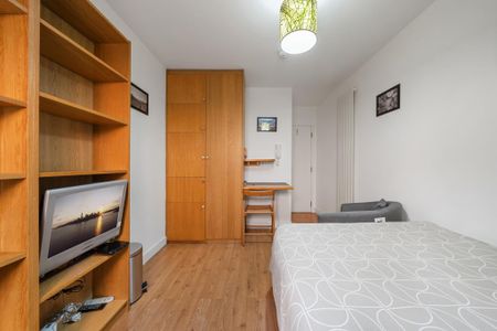 Flat 04 Finchley Road, Hampstead NW3 7AJ - Photo 2