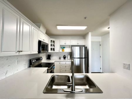 #209 328 Esplanade Avenue - Photo 3