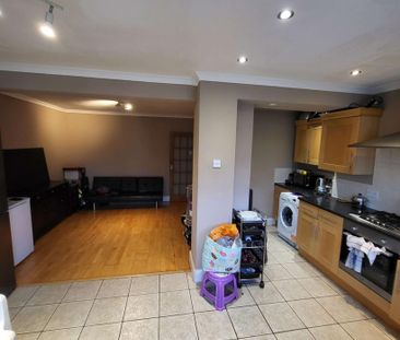 4 bedroom terraced house to rent - Photo 4