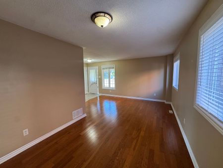 For Lease - 82 Kenwell Crescent, Barrie, Ontario - Photo 4