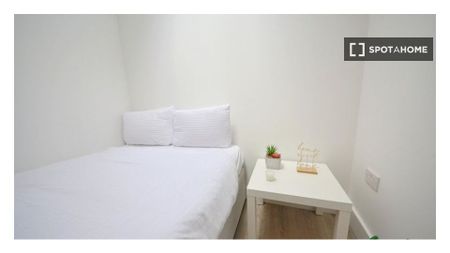 Room for rent in 4-bedroom apartment in Drimnagh, Dublin - Photo 3