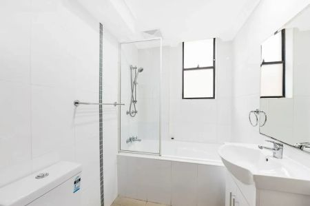 Modern apartment in the heart of Rockdale! - Photo 2