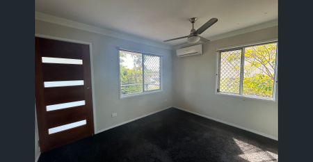 SPACIOUS FAMILY HOME WITH A RUMPUS ROOM AND SWIMMING POOL AVAILABLE NOW! - Photo 5