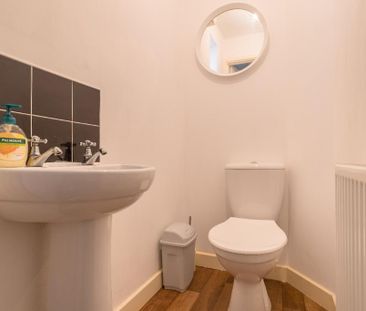 3 bedroom detached house to rent - Photo 2