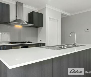MODERN FAMILY LIVING - Photo 6