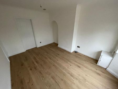 2 bedroom end of terrace house to rent - Photo 2