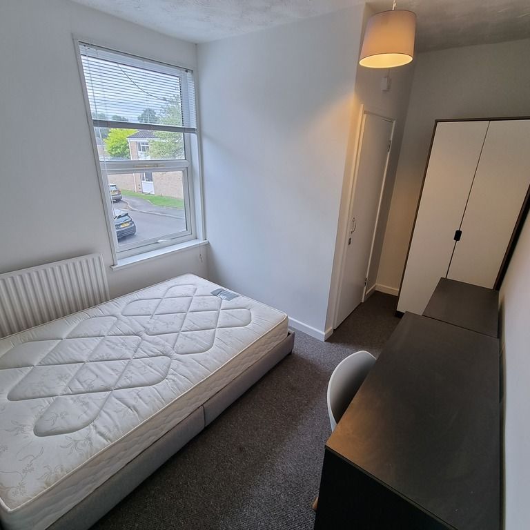 5 Bed Student Accommodation - Photo 1