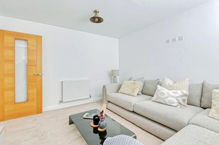 4 bedroom House To Let - Photo 5