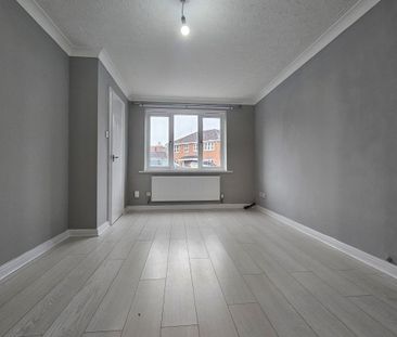 Throstles Close - Photo 1