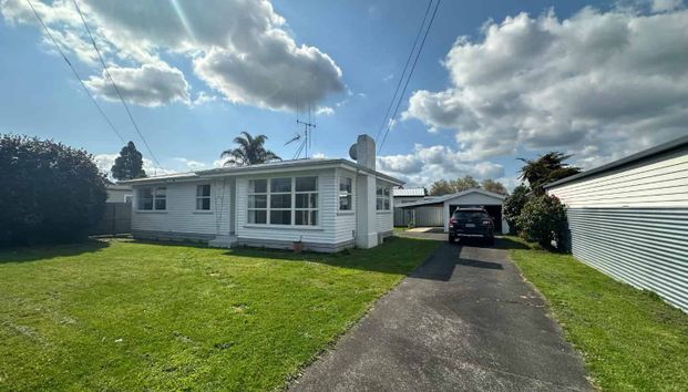 Charming Three-Bedroom Home with Single Garage - Photo 1