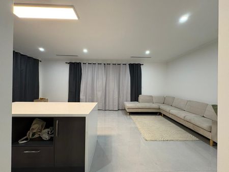 3-bedroom shared house, Education Way - Photo 2