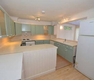 Terraced House to rent on - Photo 6