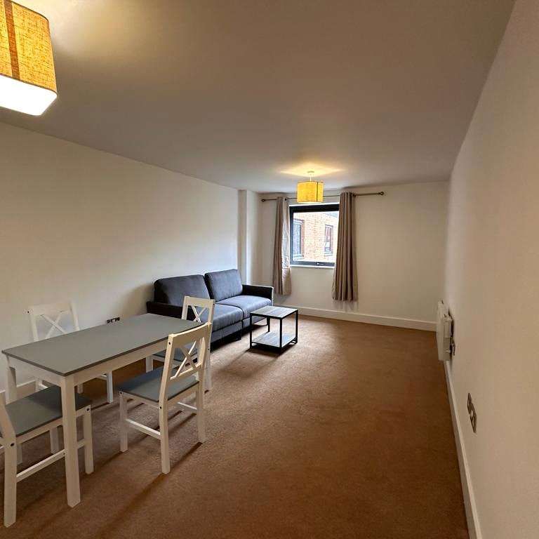 AVAILABLE 12TH MARCH! | PRIME LOCATION | ONE BEDROOM APARTMENT AT REGAL COURT | GREAT TRANSPORT LINKS - Photo 1