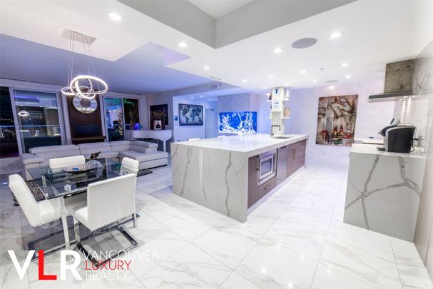 Penthouse in Downtown Vancouver, BC - Photo 1