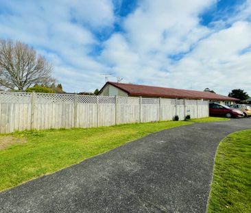 2 BEDROOM - GARAGE - FULLY FENCED - Photo 3