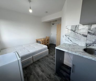 Studio Flat, High Road, IG1 - Photo 6