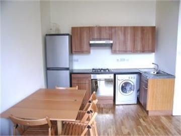 3 bedroom flat to rent - Photo 4