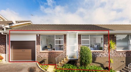 Lovely 2 bedroom unit comes with a garage - Photo 3