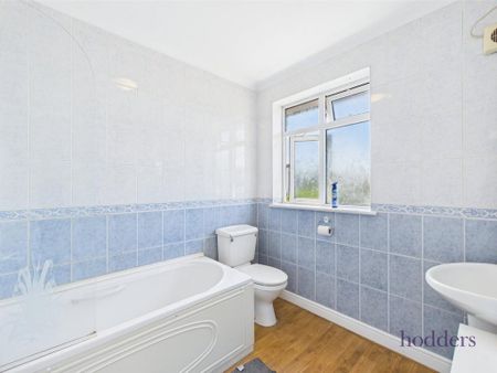 1 bedroom in a house share to rent - Photo 5