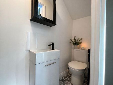 1 bedroom in a house share to rent - Photo 2