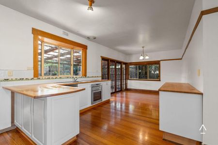 Spacious 5-Bedroom Home Close to Inveresk Campus & Launceston CBD - Photo 3