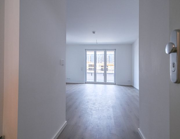 NEUWERTIG WOHNEN IN KARLSHORST - MIT AUFZUG, EINBAUKÜCHE UND FUSSBODENHEIZUNG - Foto 1