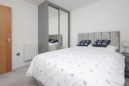 3 bed apartment to rent in Wykeham Lodge, 16 Chaddesley Glen , BH13 - Photo 5