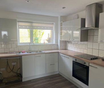 3 bedroom terraced house to rent - Photo 5