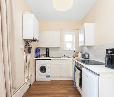 St. Mildreds Road, London, SE12 - Photo 4