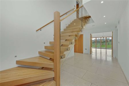 An impressive 5 bedroom detached home with impressive views. - Photo 5