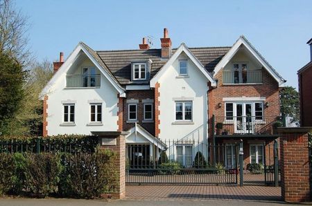 74 Packhorse Road, Gerrards Cross,SL9 - Photo 2