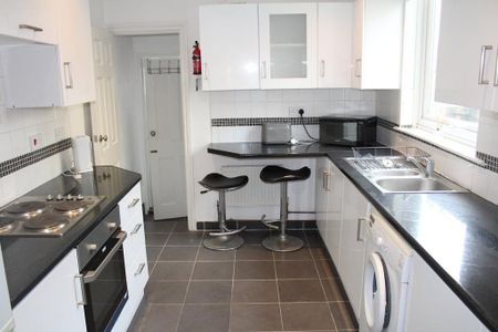 3 bedroom end of terrace house to rent - Photo 4