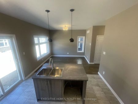 Condo Townhouse For Lease | X9246367 - Photo 4