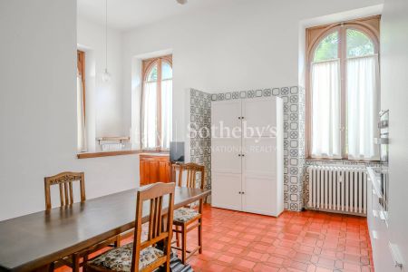 Refined apartment in the historical center of Arona - Photo 2